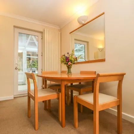 10 Pear Tree Court