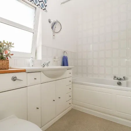 10 Pear Tree Court *